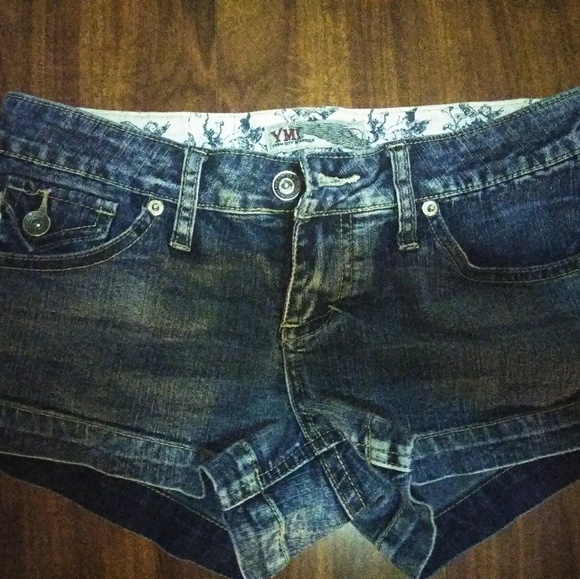 Blue Jean shorts - Picture 2 of 3